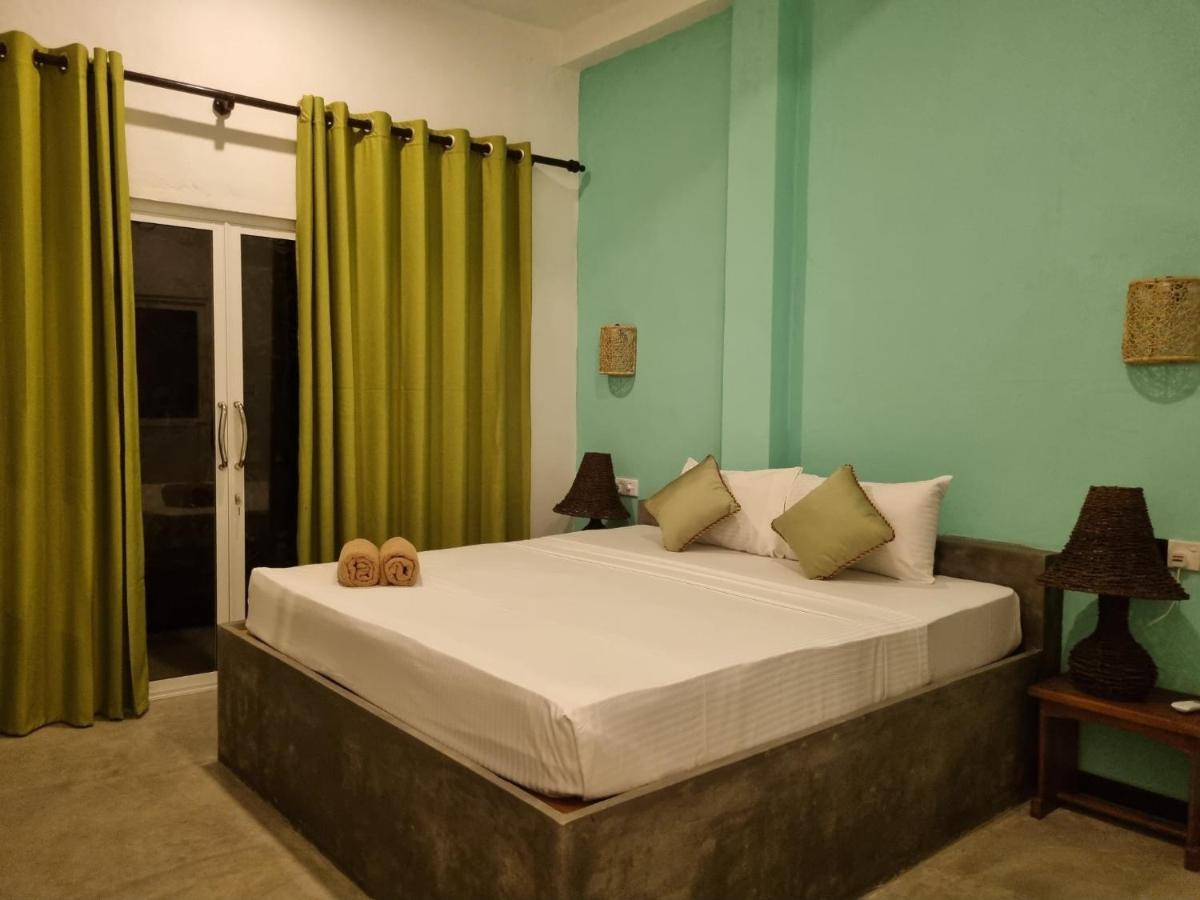 H&C Heaven Beach Hotel Unawatuna Buitenkant foto